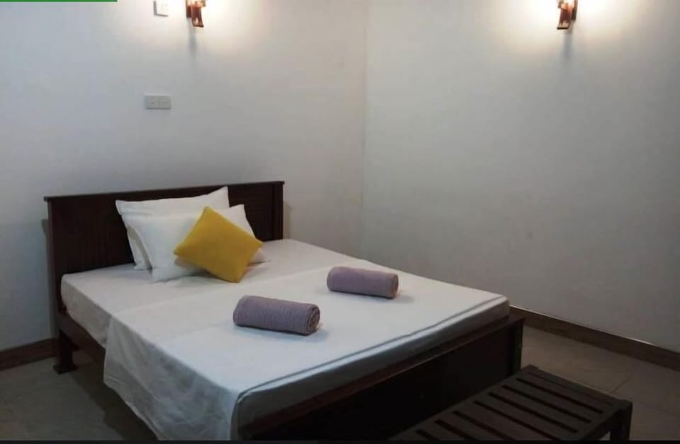 Desk, rollaway beds