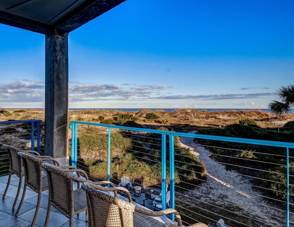 Relaxing ocean views. Here you can also see the private beach path.