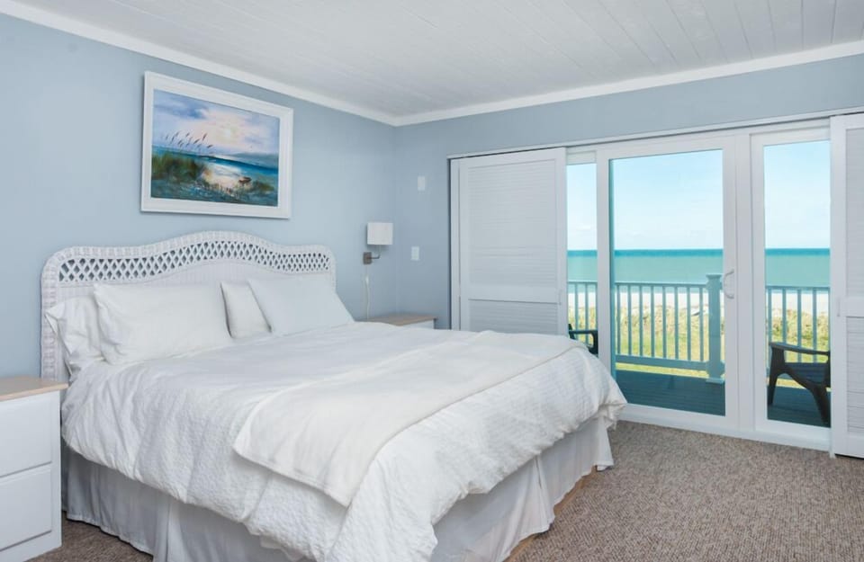Master Bedroom (King size Bed) with fabulous ocean view

