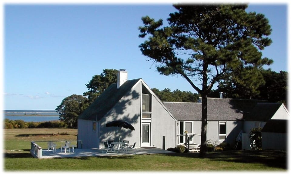 Front of Harbour House