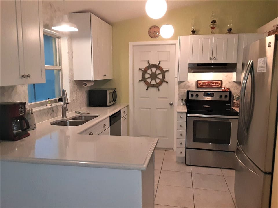 Great kitchen, fully stocked waiting for your culinary masterpieces. Marble back