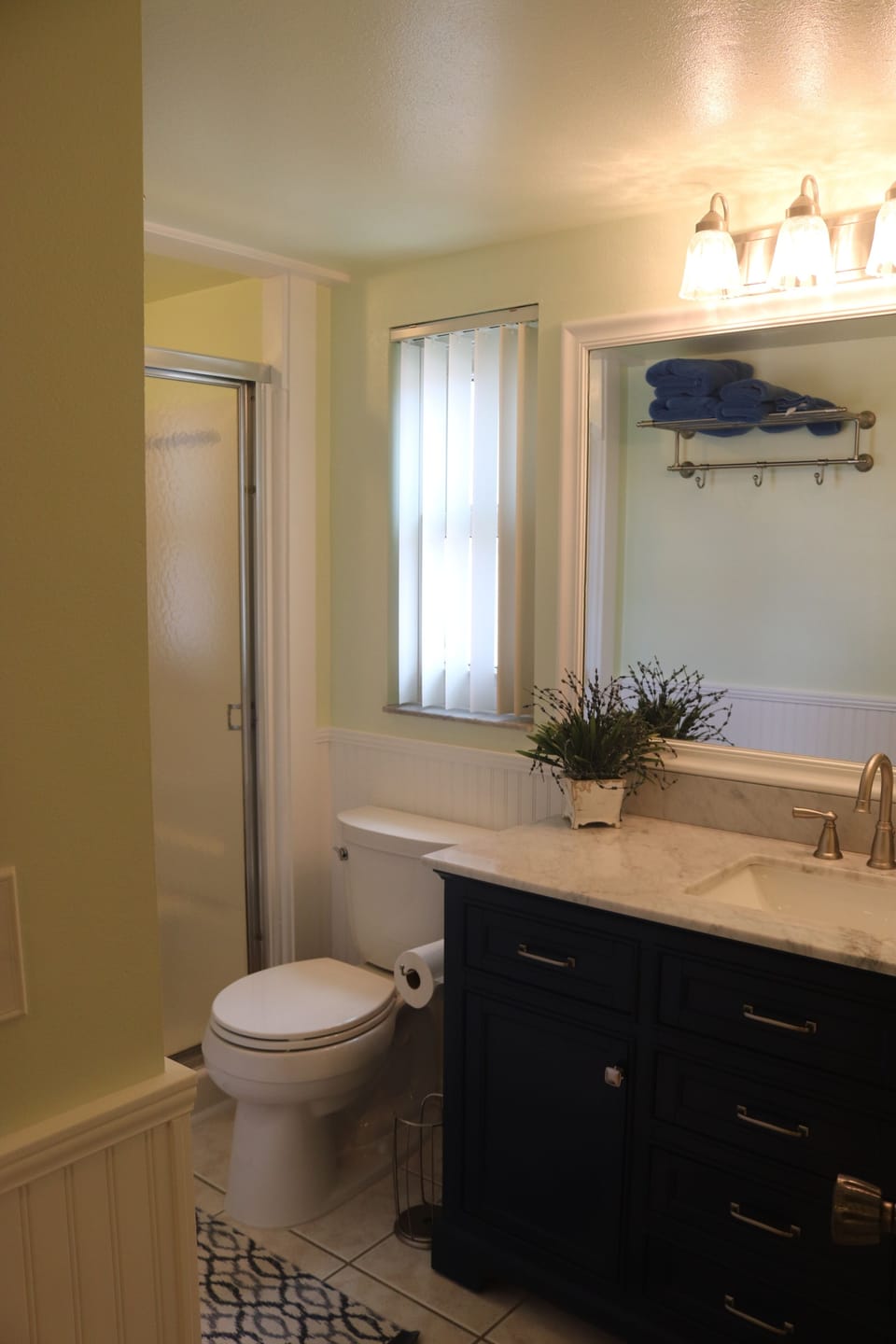 Newly renovated full bath upstairs