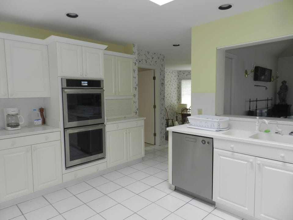 Double oven and dishwasher