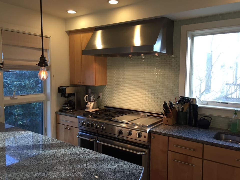 Kitchen with 4 burners, grill and griddle, and 2 ovens