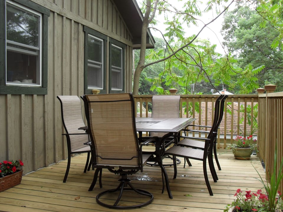 patio set on deck