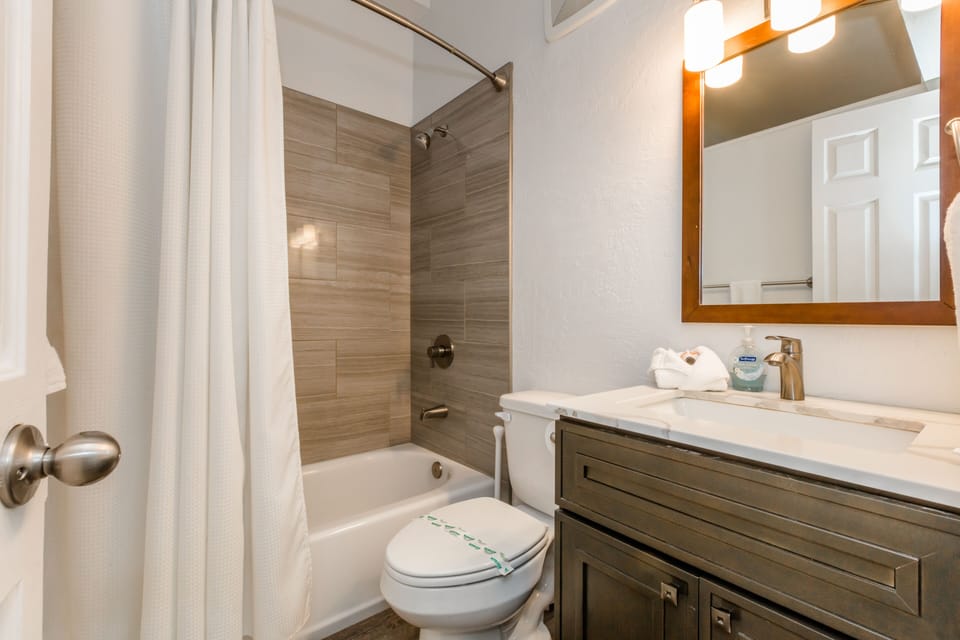 Newly Remodeled Shared Bathroom