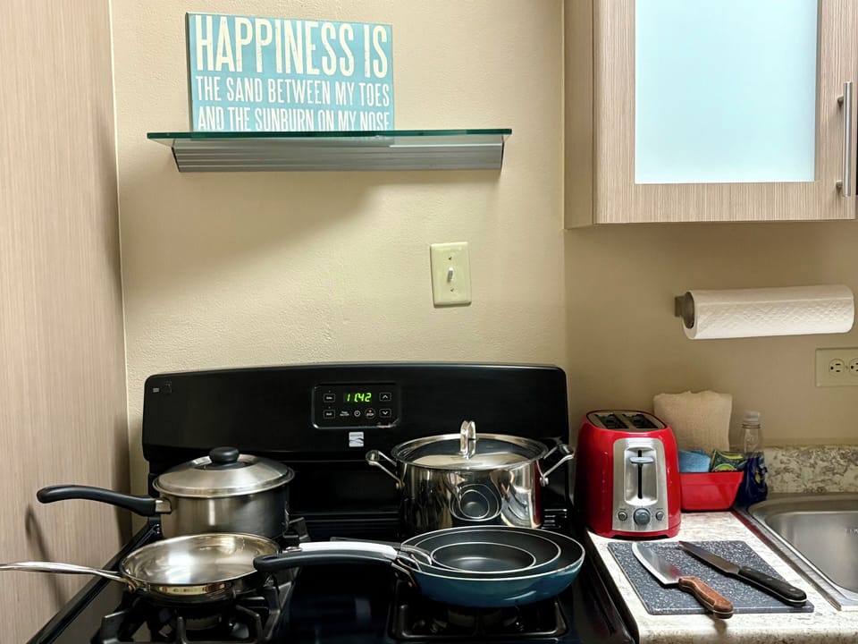 Full size gas stove and oven. Stainless steel pots and pans!