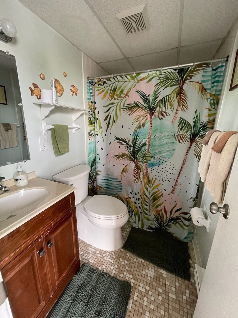 Hall bathroom.