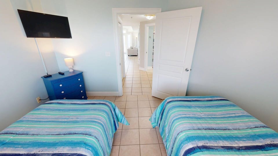 Second Bedroom - Two Twin Beds