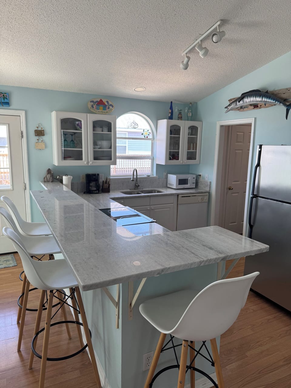Kitchen bar area