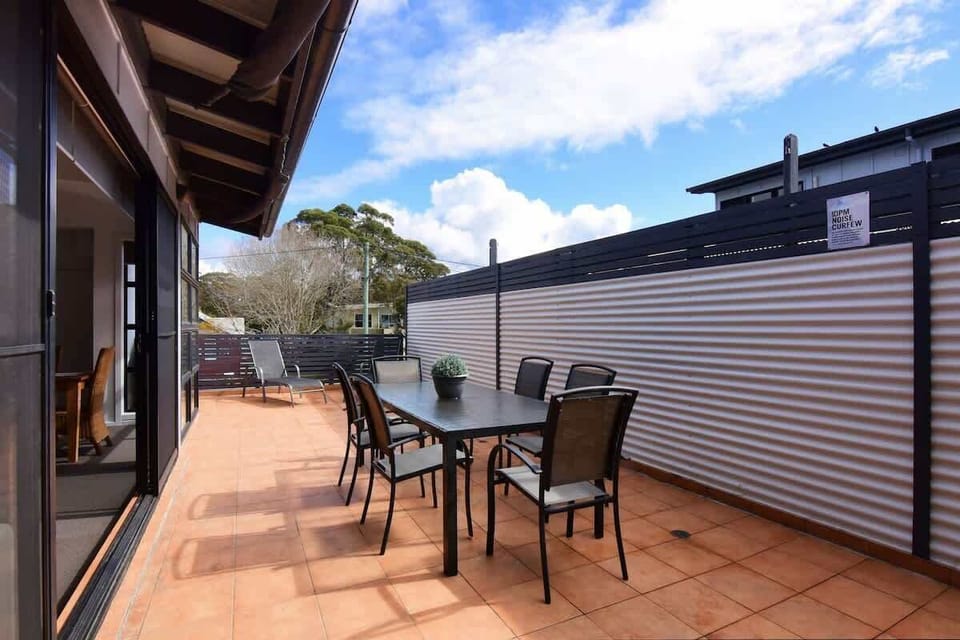 Private courtyard with outdoor setting, sun lounges and BBQ at Nautilus's 'Plantation' Jervis Bay holiday apartment.