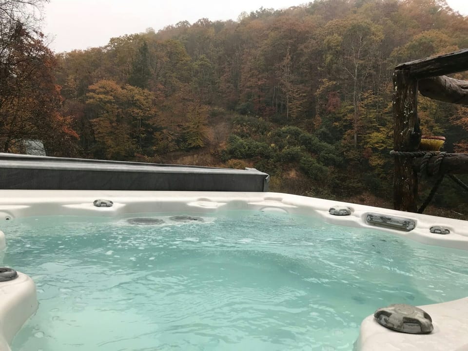 outdoor jacuzzi on second level deck