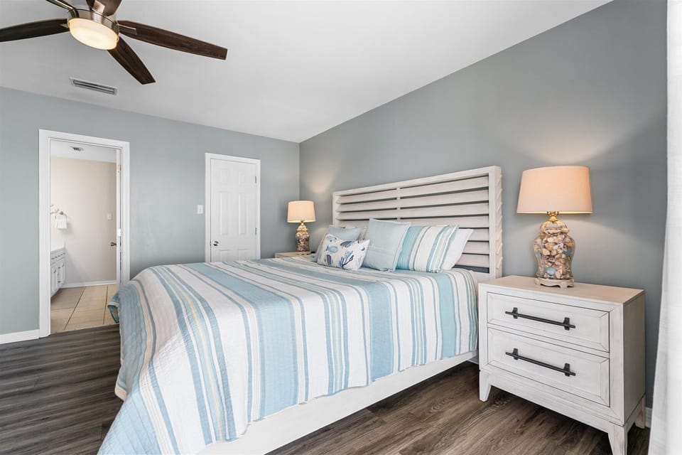 Easy Breezy Bunk Room King Bed