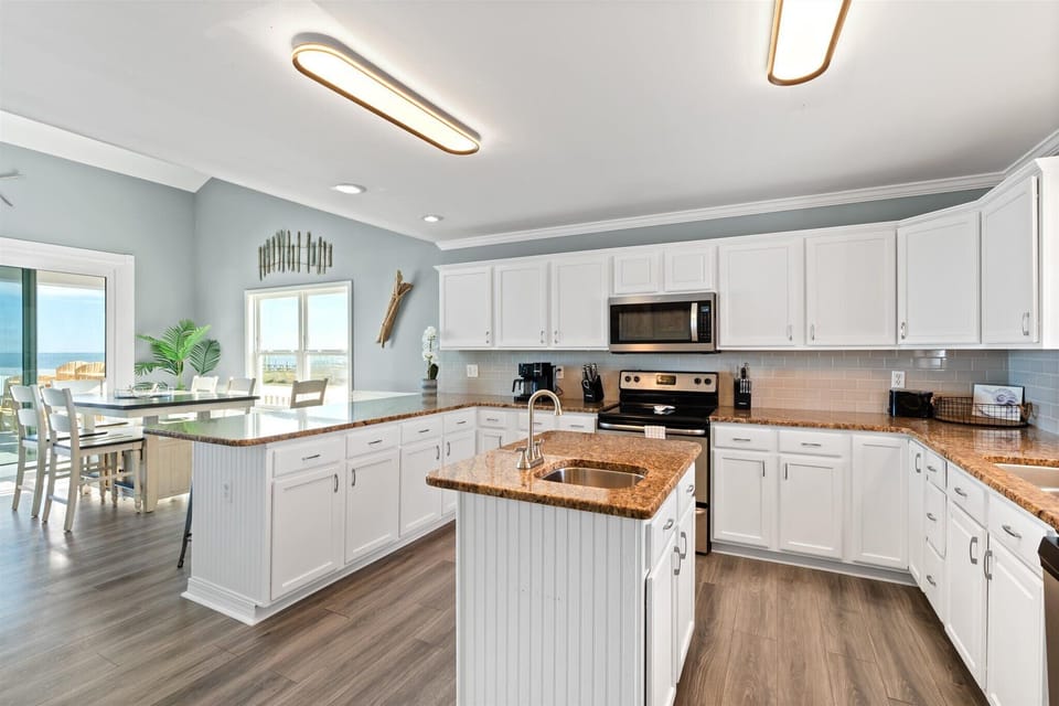 Easy Breezy Kitchen with Appliances