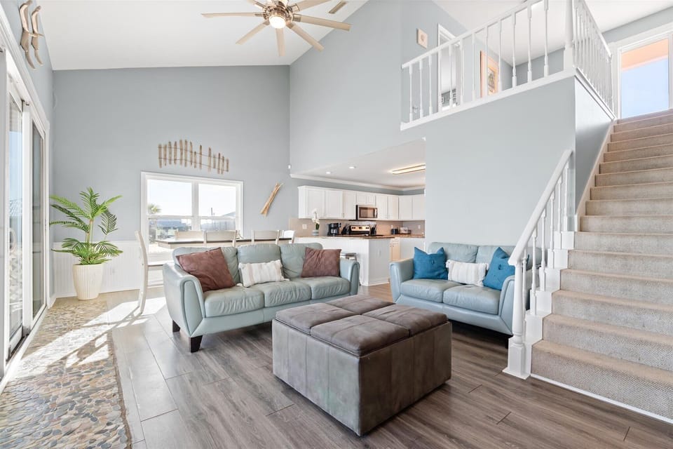 Easy Breezy Common Area
