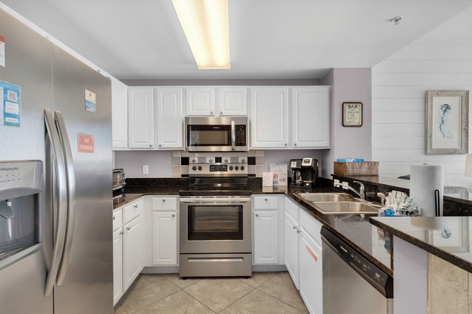 Kitchen - Enjoy the art of cooking in this upscale kitchen with premium appliances, beautiful counters, and everything needed for exceptional meals.