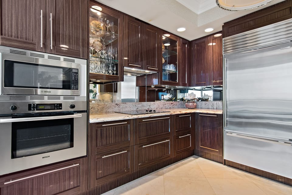 Fully Stocked Kitchen. Kitchen Aid Mixer, Professional blender, Sub Zero fridge.
