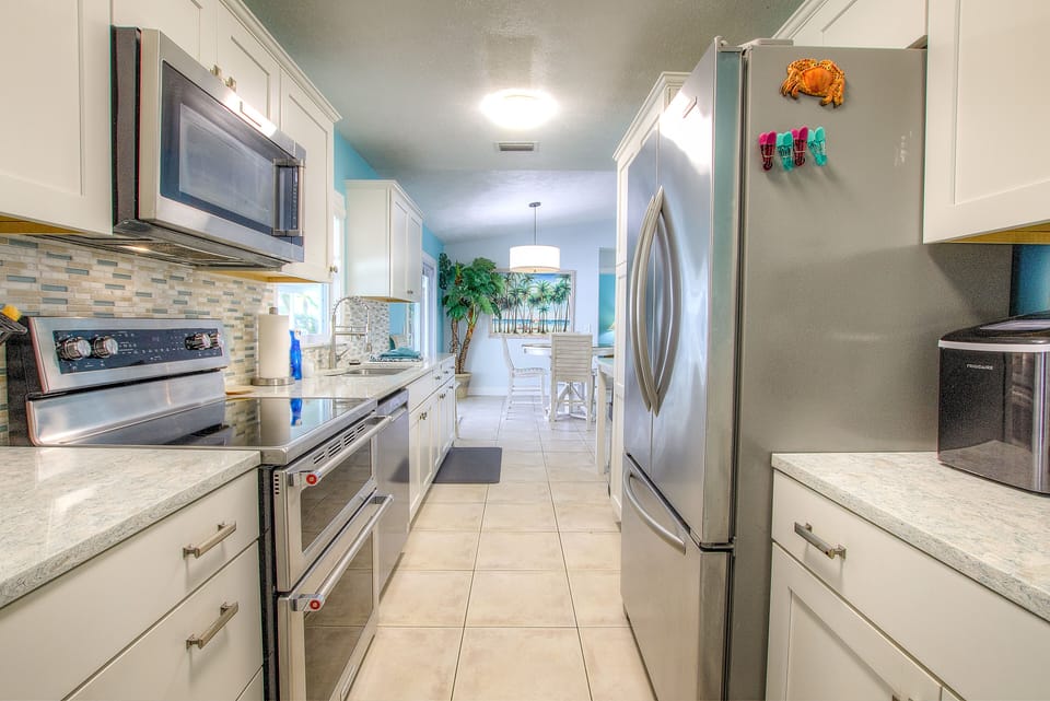 Well stocked kitchen with quality items and everything you need. 