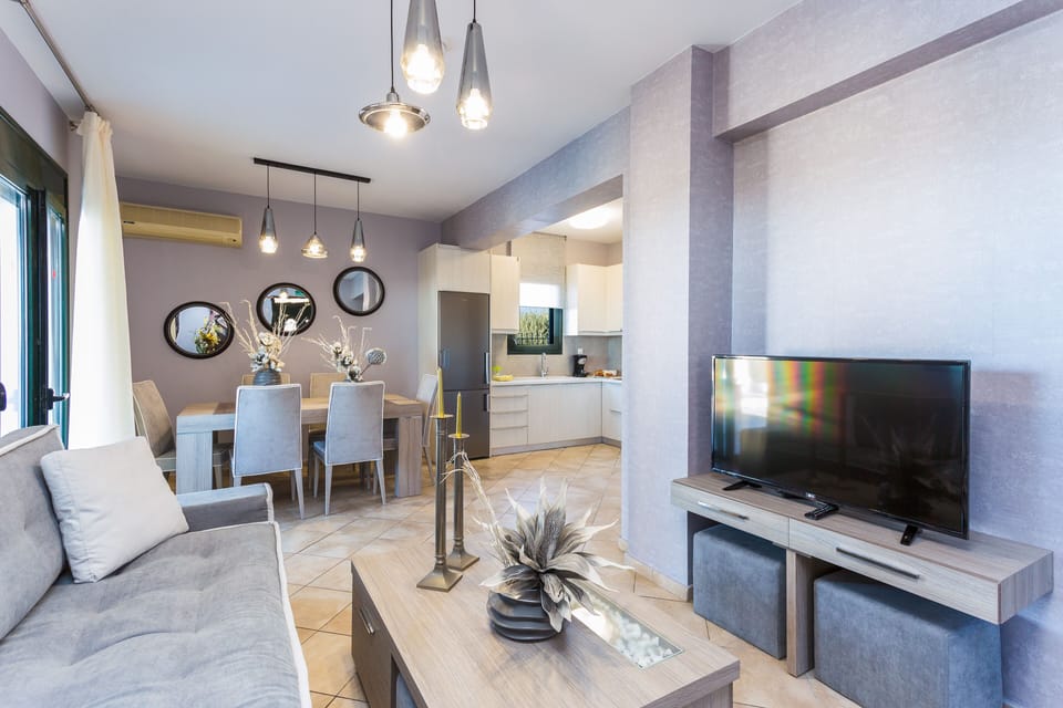 The cosy living room area welcomes you as you enter the Villa!