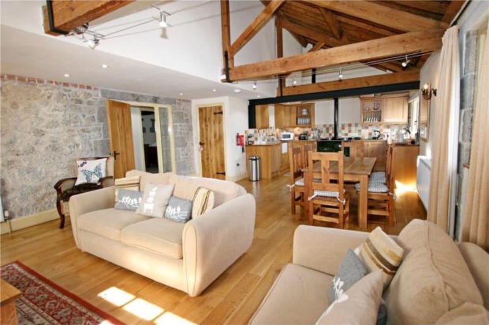 Lounge, kitchen-dining room