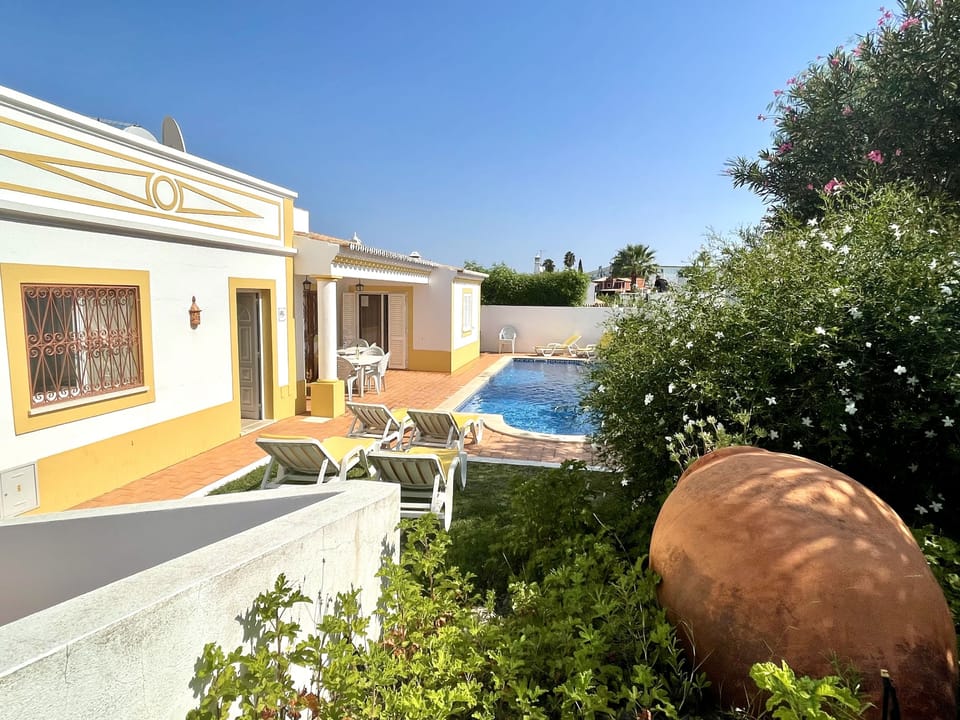 Villa Ana is perfectly located, a shot walking distance of pretty  Guia. With everything for your daily needs: Restaurants, cafes, bank, chemist, butcher, bakers, daily market with fresh fruit, vegetables, fish & more.