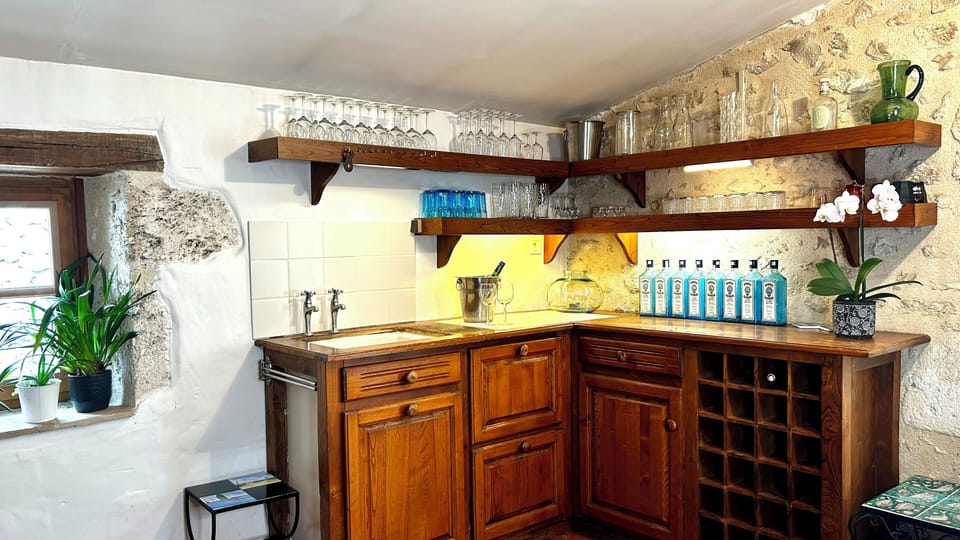 Kitchen (bar end)