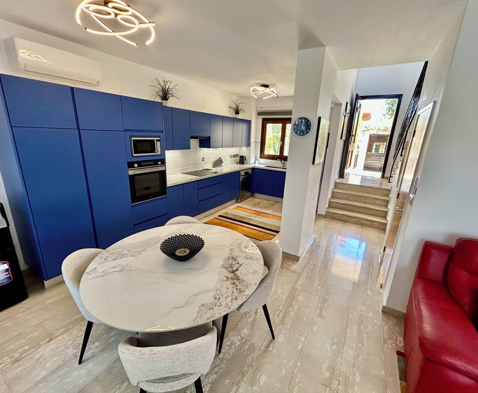 Open Plan Kitchen & Dining Area