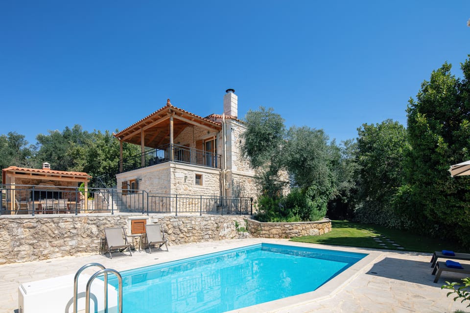 35 square meters private swimming pool offering full privacy!