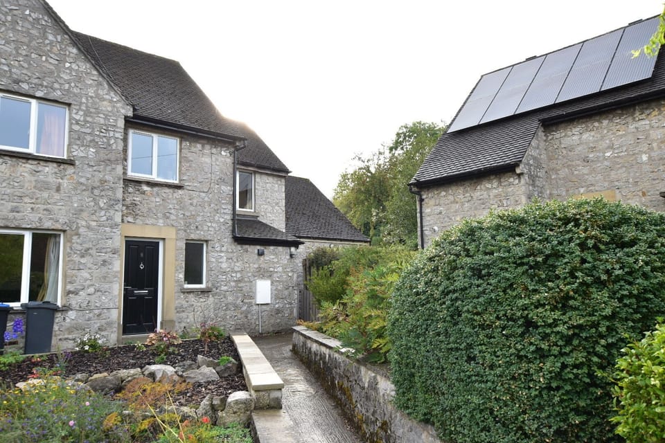 Front of house-Annex is on the right hand side.