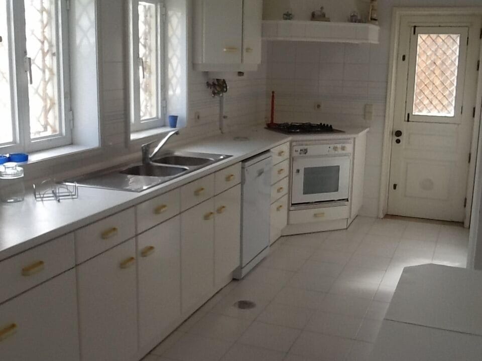 Kitchen with breakfast nook eating space