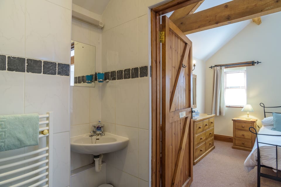 Family bedroom & wet room
