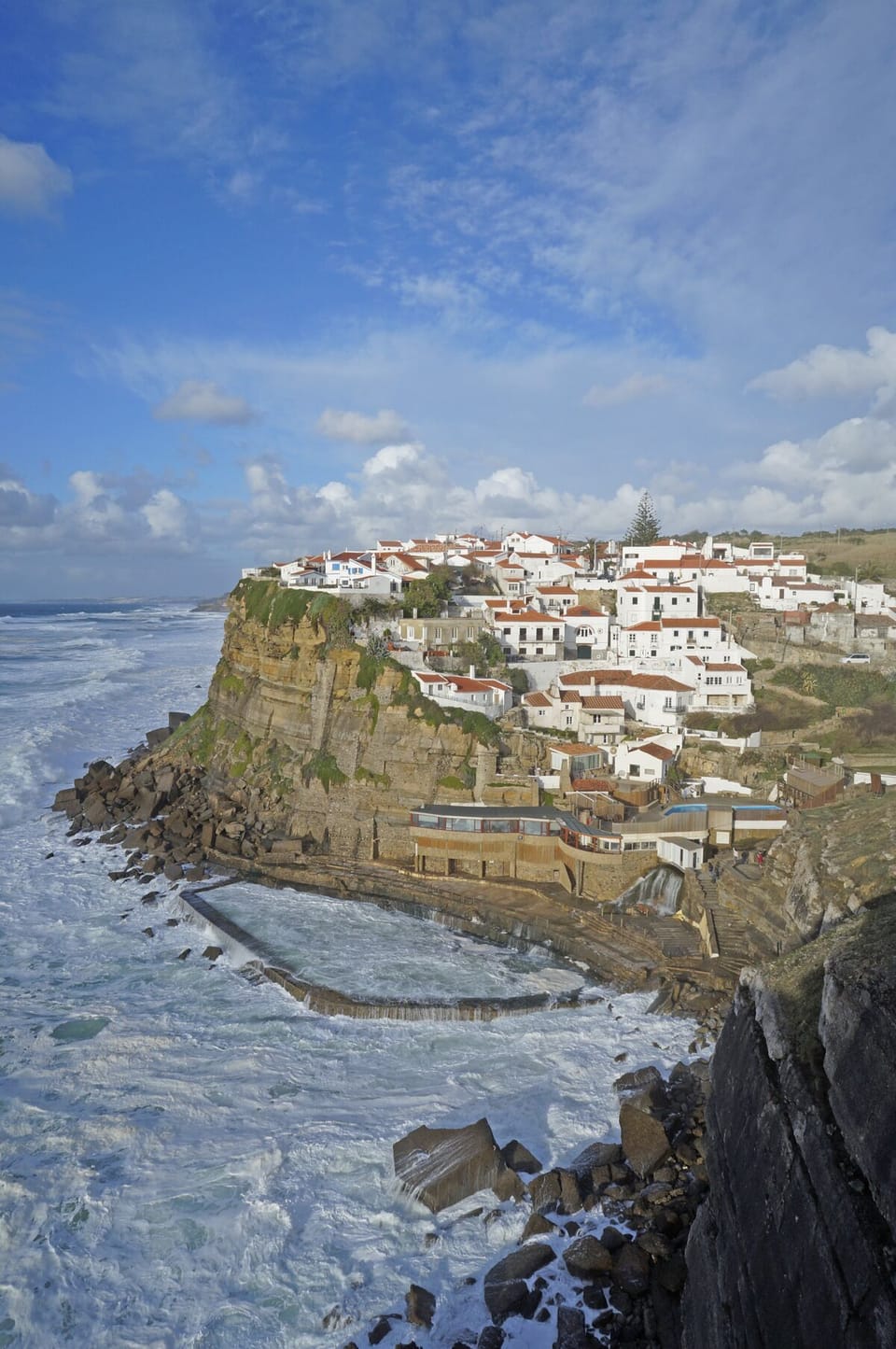 Anenhas do Mar, picture postcard village, 2 kms away