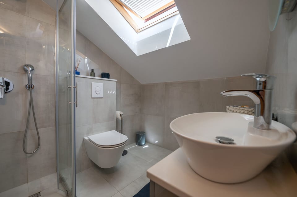 Upstairs bathroom 