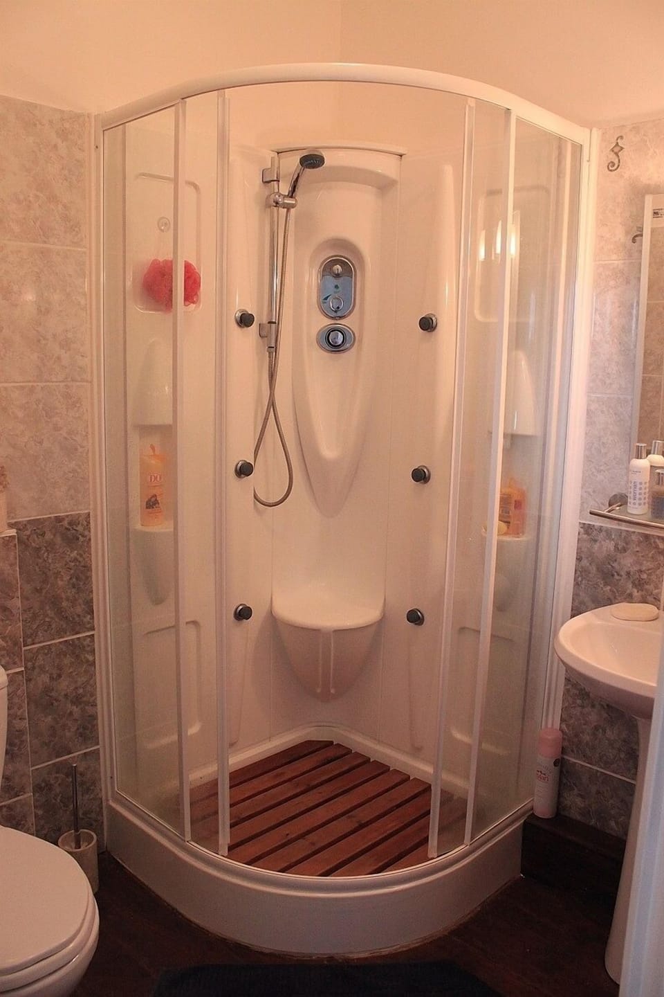 En-suite to Bedroom 3