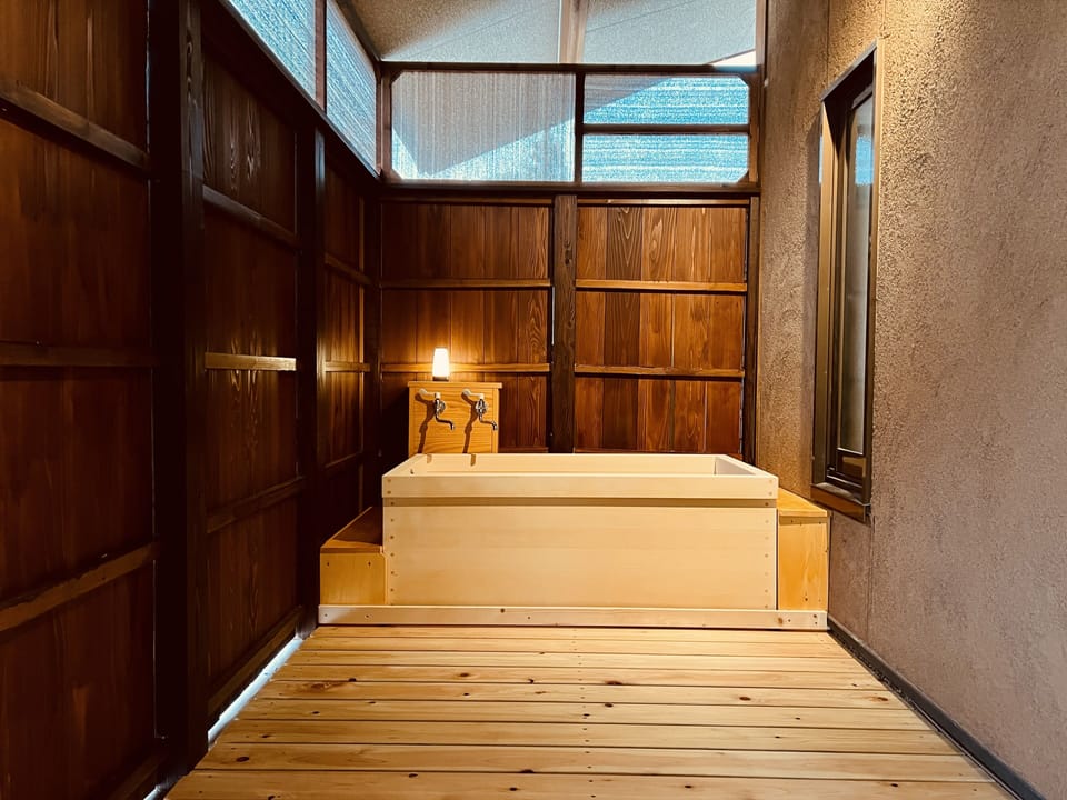 Executive Room | Minibar, in-room safe, desk, blackout drapes