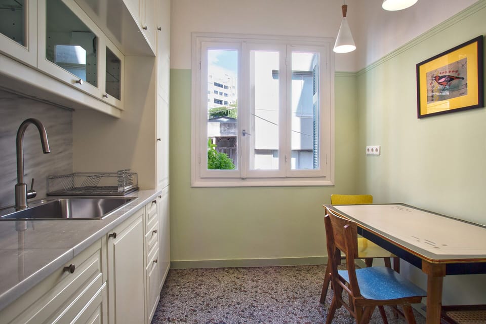 Fully equipped kitchen.