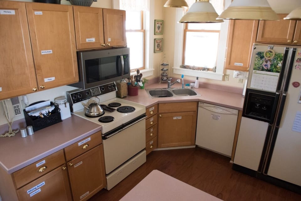 Well supplied Kitchen