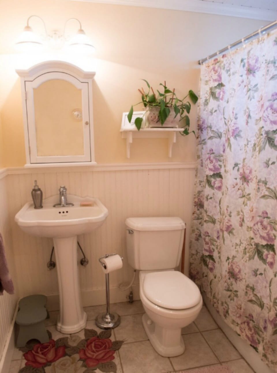 Downstairs Ensuite bathroom with Room #1