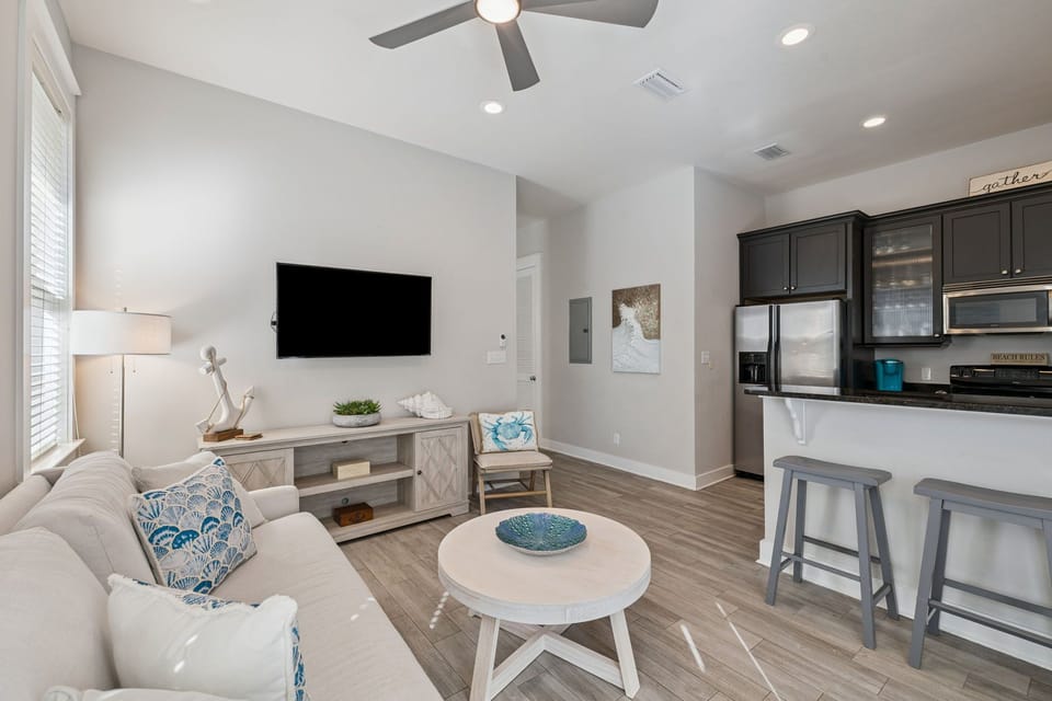 Separate Carriage House - Sleeps 4!