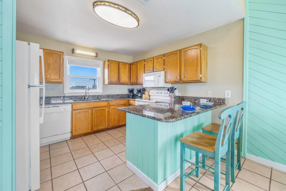 Surf or Sound Realty - 281 - Paradise Found - Kitchen -2