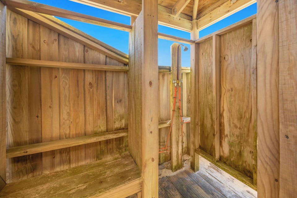Surf or Sound Realty - 281 - Paradise Found - Outdoor Shower