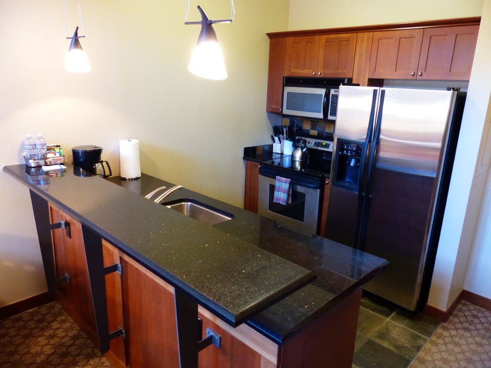 Full kitchen