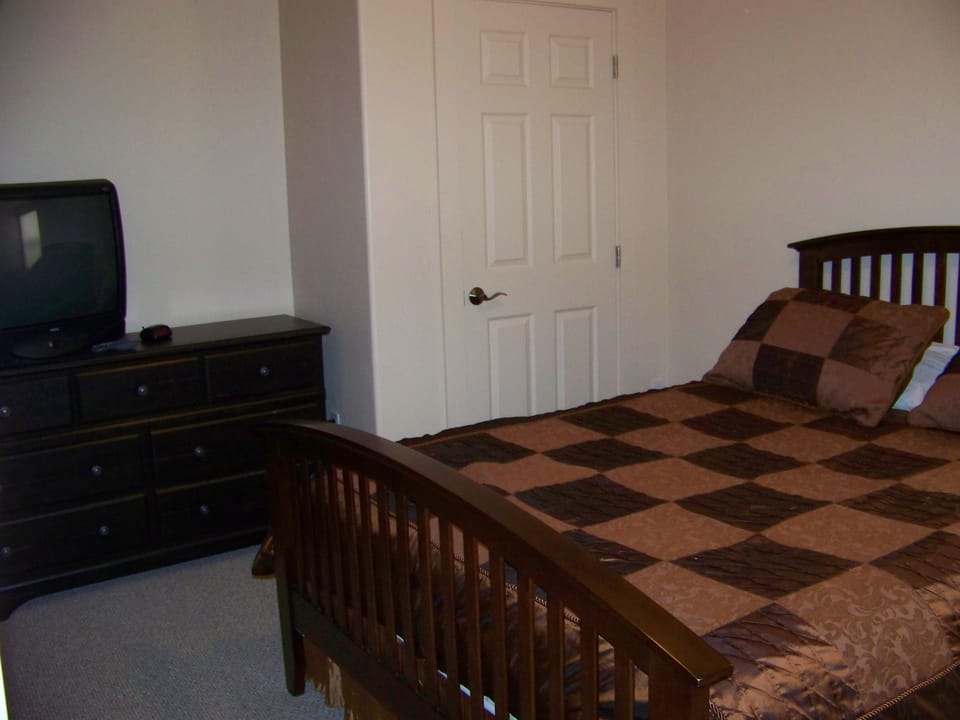 2nd bdrm with a queen