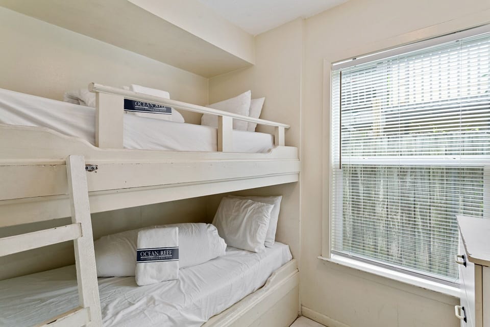 22-Sea-Cabins-8A-Bunk-Nook