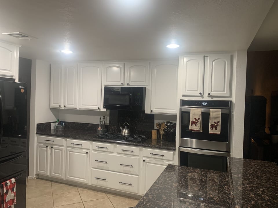 Kitchen double oven, microwave