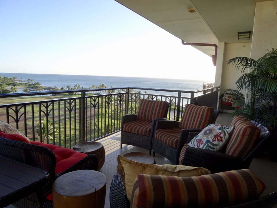 Our 350 sq. ft. lanai - the perfect place to relax with your favourite beverage