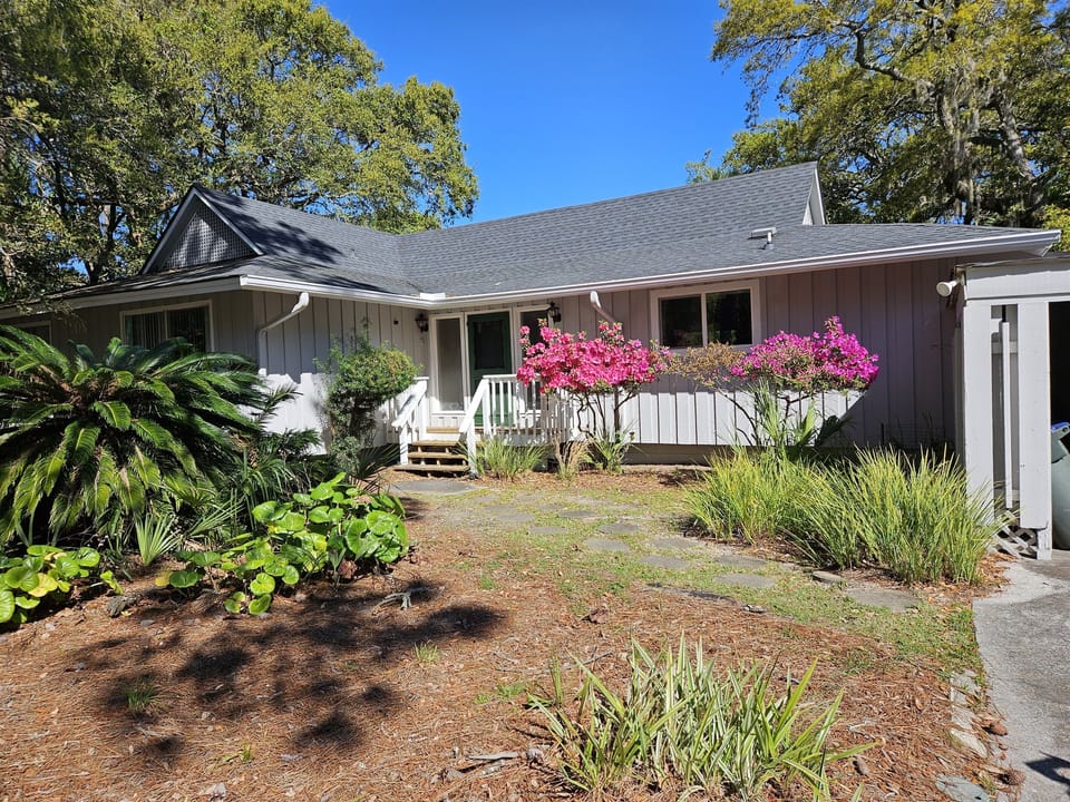 642 Dolphin Rd