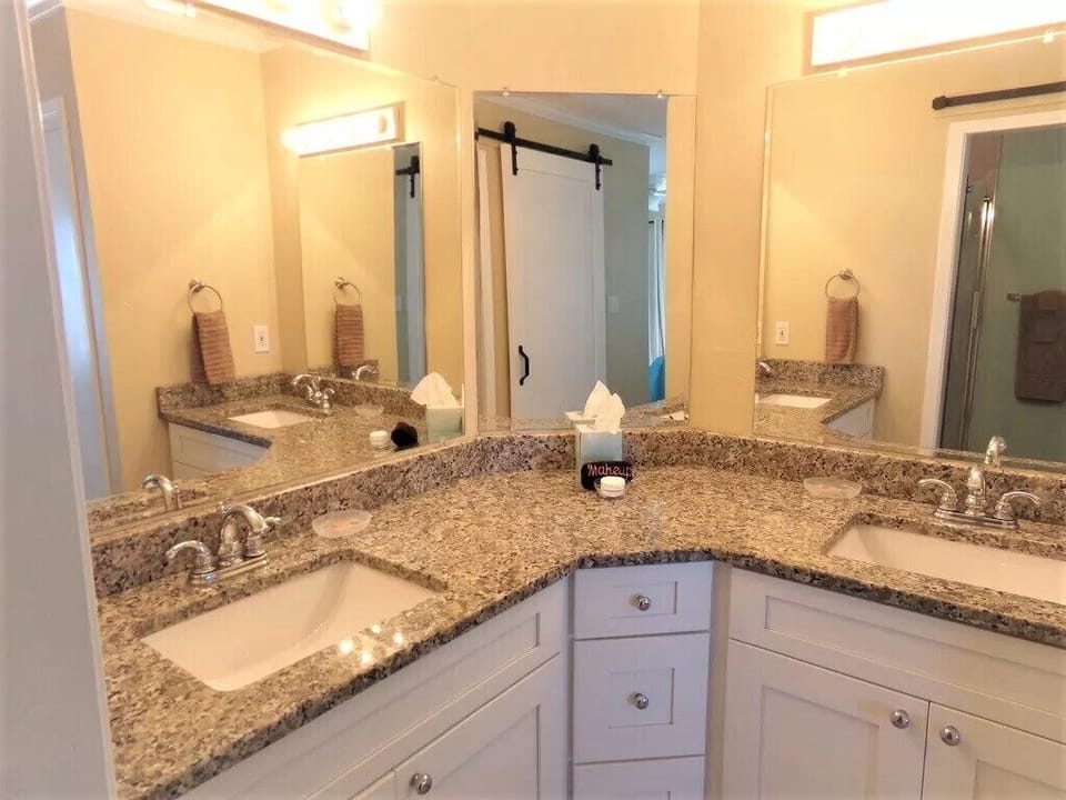 En suite bath with dual sinks
