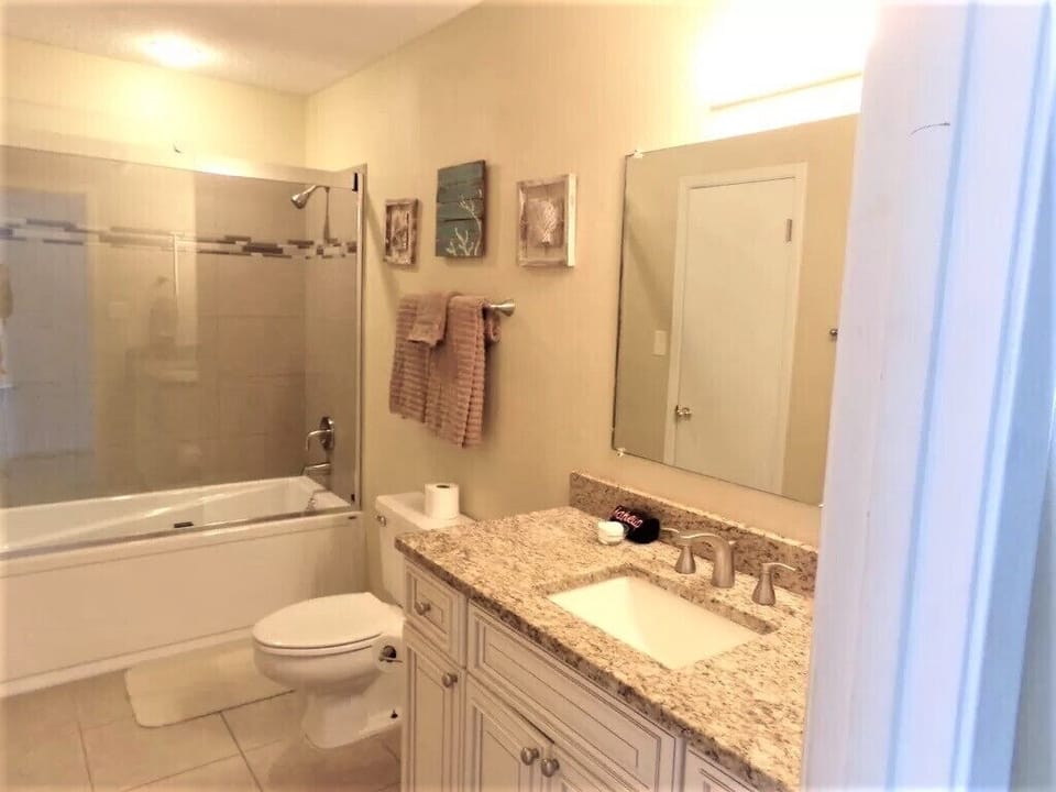 Main floor full bath