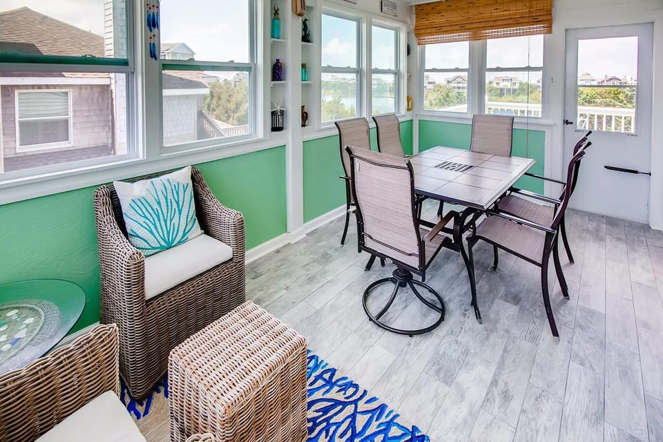 Surf-or-Sound-Realty-Forever-Sunshine-868-Sunroom-2